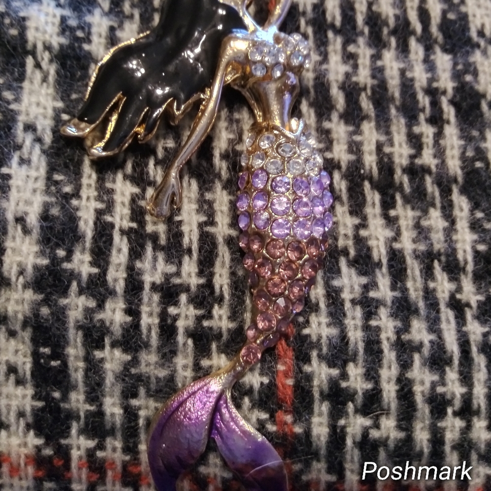 Mermaid Rhinestone Necklace - Picture 2 of 2
